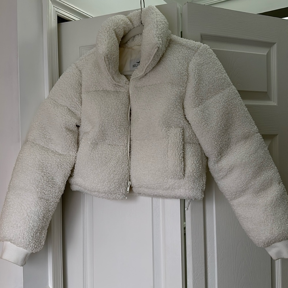 cream sherpa puffer jacket from hollister size small